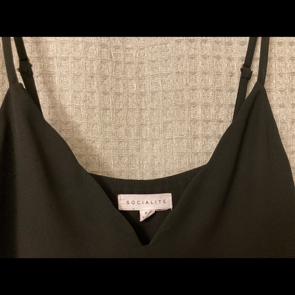 Socialite black scalloped v neck camisole - Picture 4 of 8